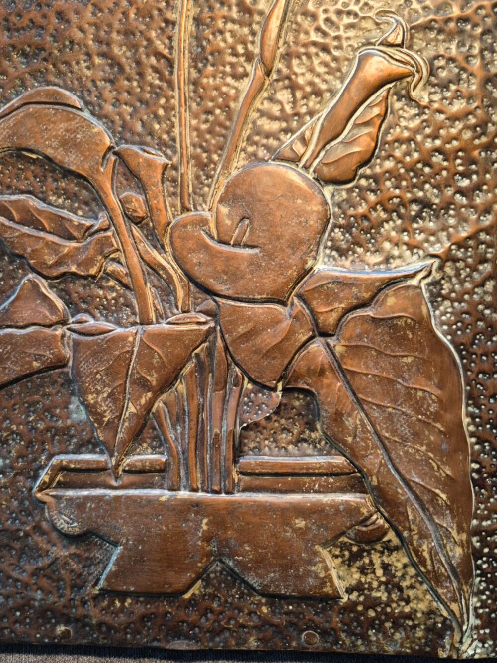 Antique HAND HAMMERED COPPER CALLA LILIES RELIEF PLAQUE SIGNED BY SCHMIDT 1930 - Picture 9 of 14